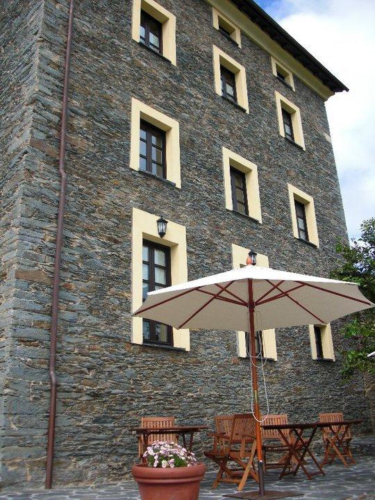 Casa De Aldea El Conceyu Hostal Navia Exterior foto